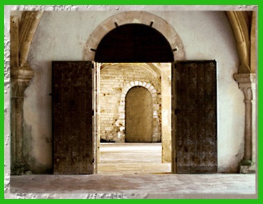 D’après l’abbaye de Fontenay, vue intérieure, 1147 apjc, Bourgogne, France, XIIe siècle, art cistercien, époque Romane. (Marsailly/Blogostelle)