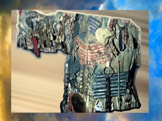 D'après un costume de chaman, couverts d'objets rituels en fer protecteurs. (Marsailly/Blogostelle)