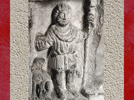 D'après le dieu gaulois Sucellus Pilier des Nautes, Ier siècle apjc, Lutèce, Paris, Gaule Romaine. (Marsailly/Blogostelle)