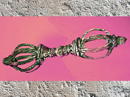 D’après le Vajra, Foudre du dieu védique Indra, objet sacré et rituel. (Marsailly/Blogostelle)