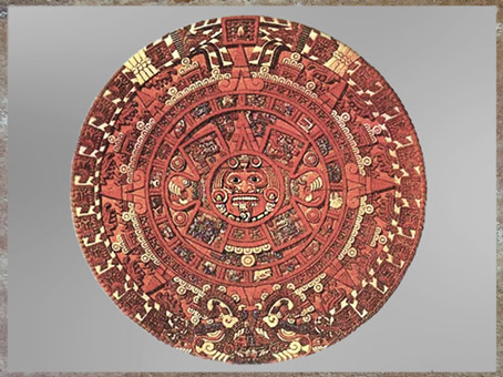 D’après la Pierre du Soleil, dieu Tonatiuh, autel monolithe sculpté, colorée à l’origine, 1479, basalte, environ 24 tonnes, Mexico, XIVe-XVIe siècle, civilisation aztèque. (Marsailly/Blogostelle)