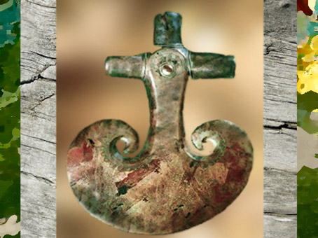 D'après une hache de cérémonie, symbole guerrier et de pouvoir, Danemark, âge du Bronze. (Marsailly/Blogostelle)