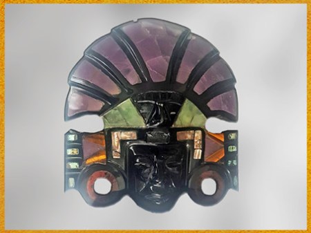 D'après un masque cérémoniel, Teotihuacan, obsidienne et pierres semi-précieuses, artisanat, Mexique. (Marsailly/Blogostelle)