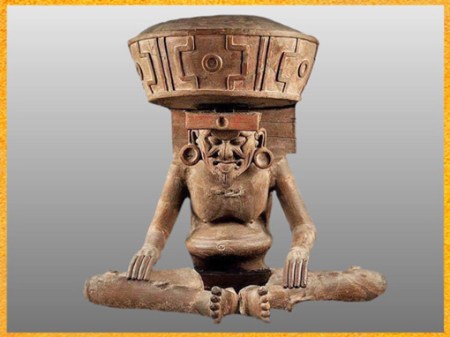 D'après le “Dieu Ancien” du feu, Huehueteotl, un brasier sur la tête, terre cuite, 400 avjc - 200 apjc, site du Cerro de las Mesas, Veracruz, México, civilisations précolombiennes. (Marsailly/Blogostelle)