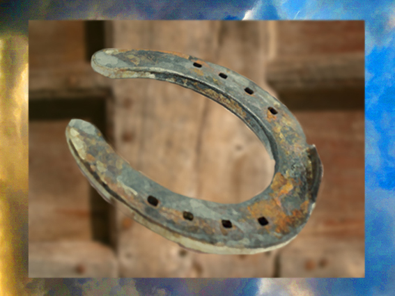 D'après un fer à cheval, objet bénéfique et porte-bonheur dans la tradition populaire. (Marsailly/Blogostelle)