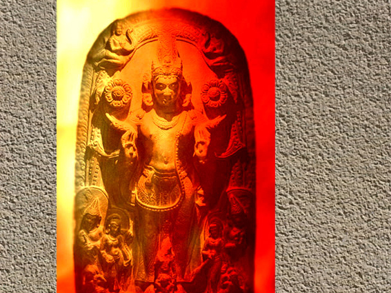 D'après Sûrya, dieu Soleil, haut-relief sculpté, art Pâla, vers XIe-XIIe siècle, Bihar-Bengale, période médiévale, Inde ancienne. (Marsailly/Blogostelle)