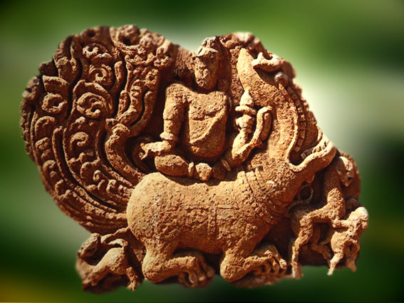 D'après le dieu Varuna sur son makara, Aihole, période Çâlukya, VIe-VIIIe siècle apjc, Karnataka, Sud, Inde ancienne. (Marsailly/Blogostelle)