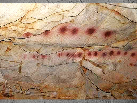 D'après composition de motifs circulaires, peintures, grotte d'El Castillo, vers 40 800 avjc, Puente Viesgo, Espagne, paléolithique. (Marsailly/Blogostelle)