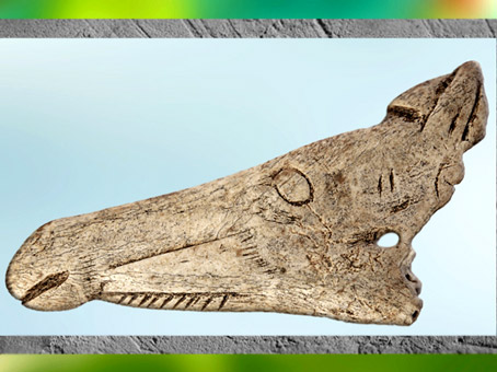 D'après un cheval, os, contour découpé, Laugerie-Basse, vers 18 000 -10 000 ans avjc, Magdalénien, paléolithique supérieur. (Marsailly/Blogostelle)