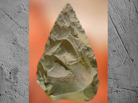 D'après un biface moustérien, silex taillé, paléolithique moyen. (Marsailly/Blogostelle)