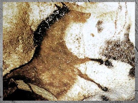 D'après un cheval renversé, grotte de Lascaux, vers 18 000 avjc, magdalénien, Dordogne, France, paléolithique supérieur. (Marsailly/Blogostelle)
