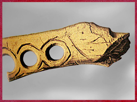 D'après un bâton percé, incisions, bois de renne, magdalénien, paléolithique supérieur. (Marsailly/Blogostelle)