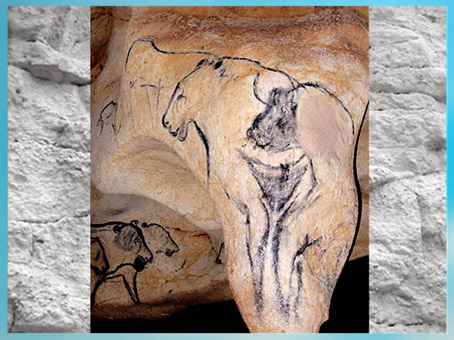 D'après un symbole féminin et bison, grotte Chauvet, aurignacien, 36 000 ans avjc, Pont d'Arc. Ardèche, France, paléolithique supérieur. (Marsailly/Blogostelle)
