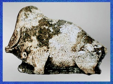 D'après un mammouth, fragment de propulseur, bois de renne, magdalénien, paléolithique supérieur. (Marsailly/Blogostelle)