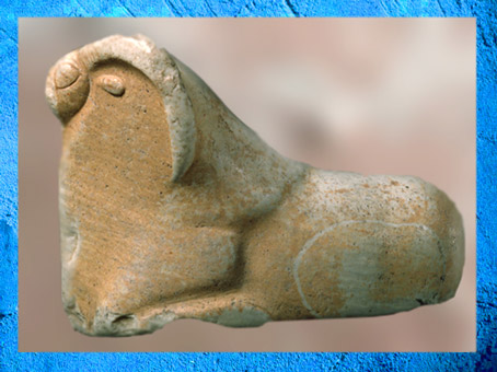 D'après un mouflon, terre cuite, Mohenjo-Daro, vers 2500-1800 avjc, civilisation de l’Indus, Inde ancienne. (Marsailly/Blogostelle)