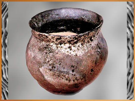 D'après une poterie, terre cuite, Saône-et-Loire, France, âge du Bronze. (Marsailly/Blogostelle) 