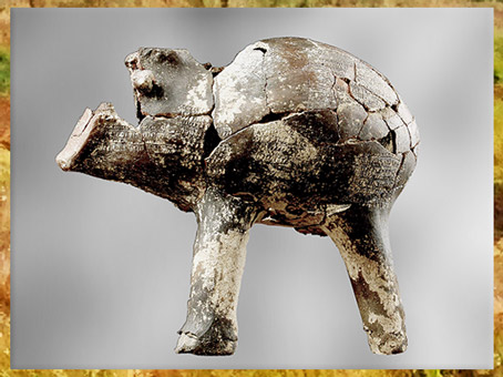 D'après un vase zoomorphe, taureau, terre cuite, vers 4800 avjc, culture rubané, Aubevoye, Eure, France, néolithique. (Marsailly/Blogostelle)