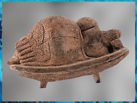 D'après une statuette, femme ou déesse endormie, terre cuite, Hal Saflieni, IVe -IIIe millénaire avjc, Malte, néolithique. (Marsailly/Blogostelle)