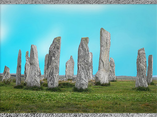 D'après un espace sacré circulaire et ses mégalithes, 3000 - 2000 avjc, Calanais, Écosse, IIIe millénaire avjc, néolithique. (Marsailly/Blogostelle)