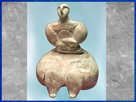 D'après une statuette féminine, pierre, Xaghra Circle, Gozo, 3150-2500 avjc, IVe- IIIe, millénaire avjc, Malte, néolithique. (Marsailly/Blogostelle)