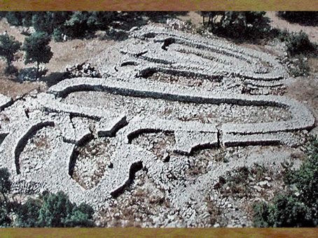 D'après les vestiges du village de Cambous, Viols-le-Fort, Hérault, culture de Fontbouisse, IIIe millénaire avjc, âge du cuivre. (Marsailly/Blogostelle)