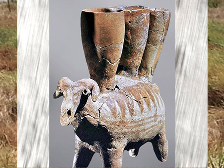 D'après un récipient-bélier à céréales, terre cuite, IVe millénaire avjc, Proche-Orient, néolithique. (Marsailly/Blogostelle)