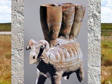 D'après un récipient-bélier, terre cuite, décor peint, IVe millénaire avjc, Proche-Orient, néolithique. (Marsailly/Blogostelle)