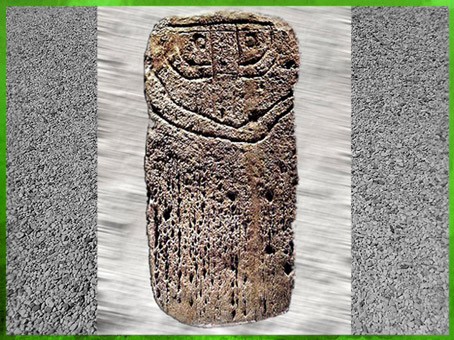 D'après une statue-menhir, style régional, pierre sculptée, Herault, France, néolithique. (Marsailly/Blogostelle)