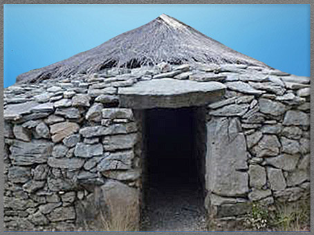 D'après une maison, pierres et chaume, village de Cambous, culture de Fontbouisse, IIIe millénaire avjc, chalcolithique, âge du cuivre. (Marsailly/Blogostelle)