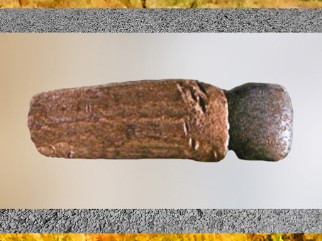 D'après une hache agricole, silex poli, manche en bois, néolithique. (Marsailly/Blogostelle)