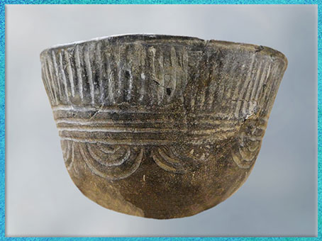 D'après une céramique, motifs de cannelures, culture de Fontbouisse, IIIe millénaire avjc, chalcolithique, âge du cuivre. (Marsailly/Blogostelle)