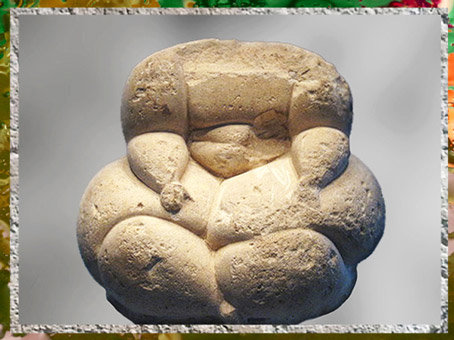 D'après une statue féminine, possible déesse-mère, IVe- IIIe, millénaire avjc, Malte, néolithique. (Marsailly/Blogostelle)