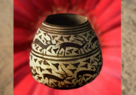 D’après un vase, à frises de gazelles, terre cuite peinte, poterie de Mehrgarh, vers 2800 avjc, Vallée de l'Indus, Pakistan actuel, période Néolithique, Inde ancienne. (Marsailly/Blogostelle)
