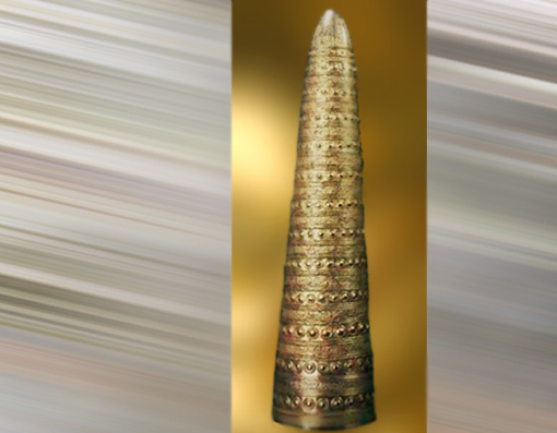 D'après le cône dit d'Aventon en or, possible objet cultuel, vers 1500-1250 ans avjc, Vienne, France, âge du Bronze. (Marsailly/Blogostelle)