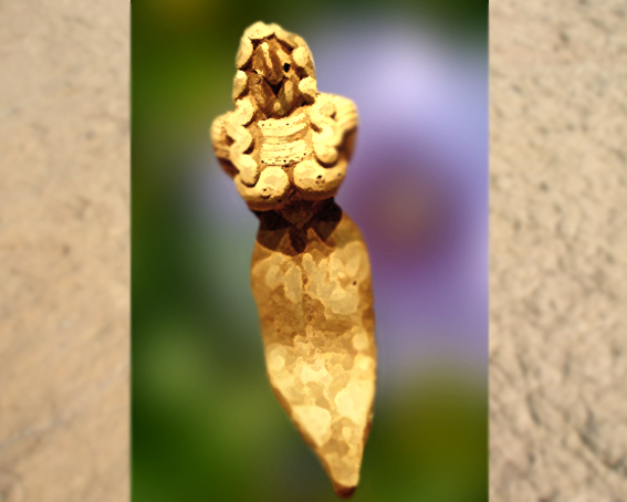 D'après une figurine souriante, terre cuite, IVe -IIIe millénaire avjc, Vallée de l'Indus, Pakistan actuel, Néolithique, Inde ancienne. (Marsailly/Blogostelle)