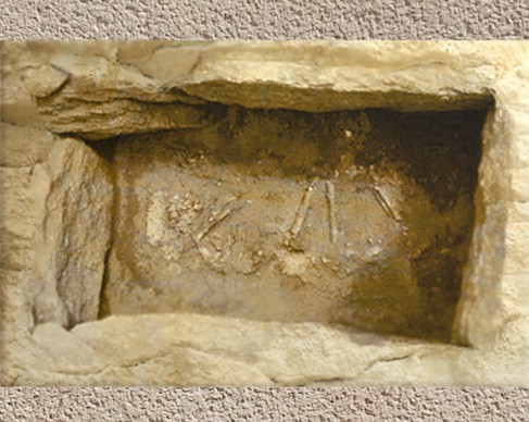 D'après une tombe d'enfant, sous tumulus, âge du Bronze. (Marsailly/Blogostelle)