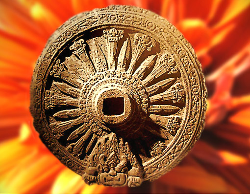 D'après La roue de la Loi bouddhique, appelée aussi Roue du Dharma, art Dvâravatî, VIIIe siècle, art bouddhique, Thaïlande. (Marsailly/Blogostelle)