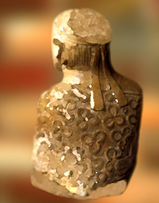 D’après un buste d'homme, dos, ronde bosse, stéatite cuite, Mohenjo-Daro, fin IIIe millénaire avjc, civilisation de l'Indus. (Marsailly/Blogostelle)