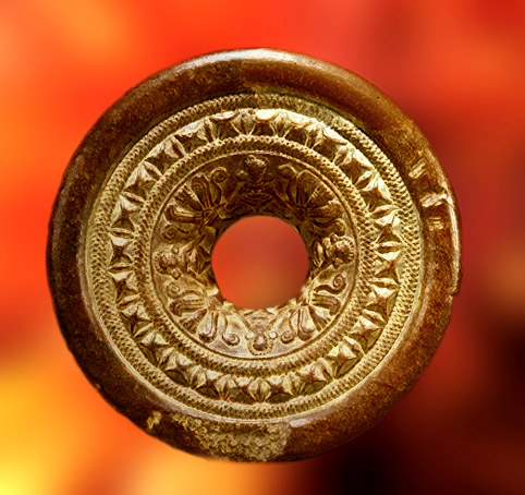 D'après une roue-rondelle, pierre sculptée, IIIe-IIe siècles avjc, style Maurya, Nord, Inde ancienne. (Marsailly/Blogostelle)