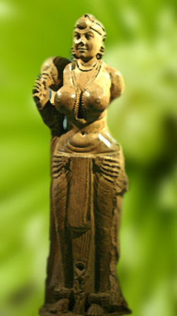 D'après une statue féminine, pierre polie, Patna, IIIe - IIe siècle avjc, style Maurya, Nord, Inde ancienne. (Marsailly/Blogostelle)