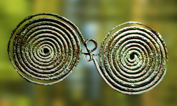 D'après une fibule de la civilisation de Hallstatt, au premier âge du Fer. (Marsailly/Blogostelle.)