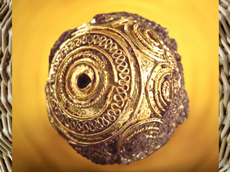 D'après une perle de pendentif, or filigrané, tombe de la Dame de Heuneburg, Allemagne, VIe siècle avjc, art celte, premier âge du Fer. (Marsailly/Blogostelle)