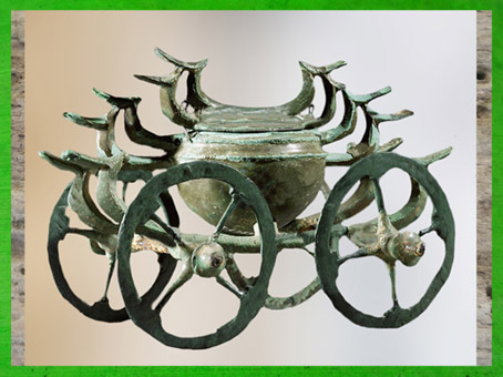 D'après un char cultuel, bronze, vers 800 avjc, civilisation de Hallstatt, art celte, premier âge du Fer. (Marsailly/Blogostelle)