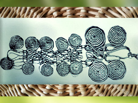 D'après une grande pendeloque à spirales, art Celte, premier âge du Fer. (Marsailly/Blogostelle)