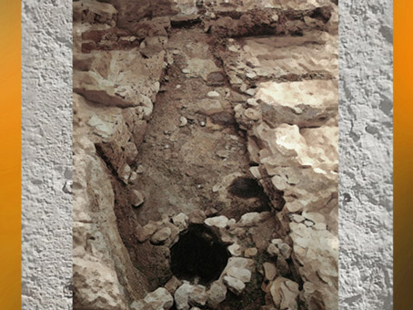 D'après les vestiges d'un foyer construit en pierres, à Martigues, Sud de la France, Gaule celtique. (Marsailly/Blogostelle)