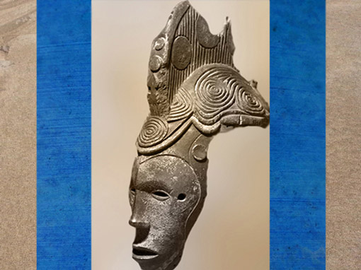 D'après le masque esprit d'une jeune défunte, motifs de spirales, Igbo Agbogho Mmuo, Nigéria, XIXe-XXe siècle. (Marsailly/Blogostelle)