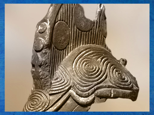 D'après le masque esprit d'une jeune défunte, détail des spirales, Igbo Agbogho Mmuo, Nigéria, XIXe-XXe siècle. (Marsailly/Blogostelle)