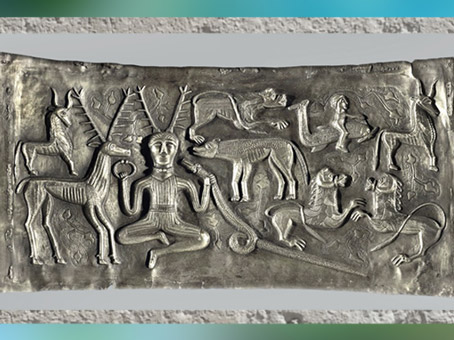 D'après l'univers mythique celtique, chaudron de Gundestrup, or et argent, Ier siècle avjc, Danemark, art celte, âge du Fer. (Marsailly/Blogostelle)