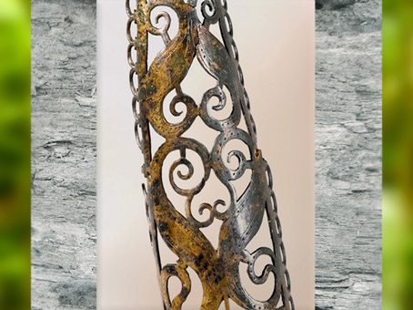 D'après une applique ajourée, bronze, tombe La Bouvandau, Champagne, IVe siècle avjc, La Tène, Gaule celtique, âge du Fer. (Marsailly/Blogostelle)