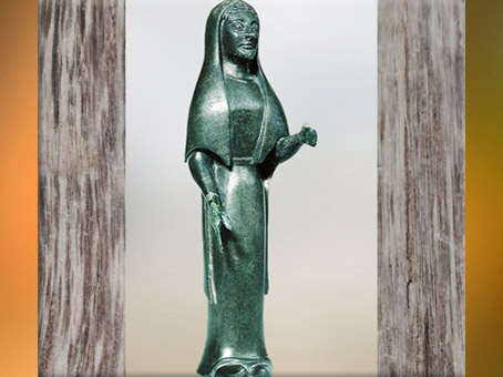 D'après la statuette du couvercle du cratère, bronze, tombe celte de Vix, Bourgogne, Ve siècle avjc, fin Hallstatt-La Tène, âge du Fer. (Marsailly/Blogostelle)